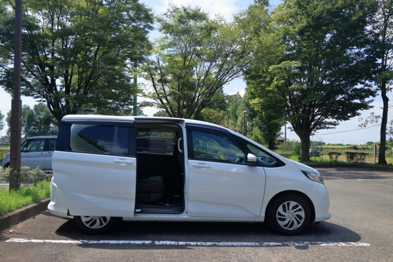 電動スライドドアは片側だけだと後悔する？そもそもいらない？